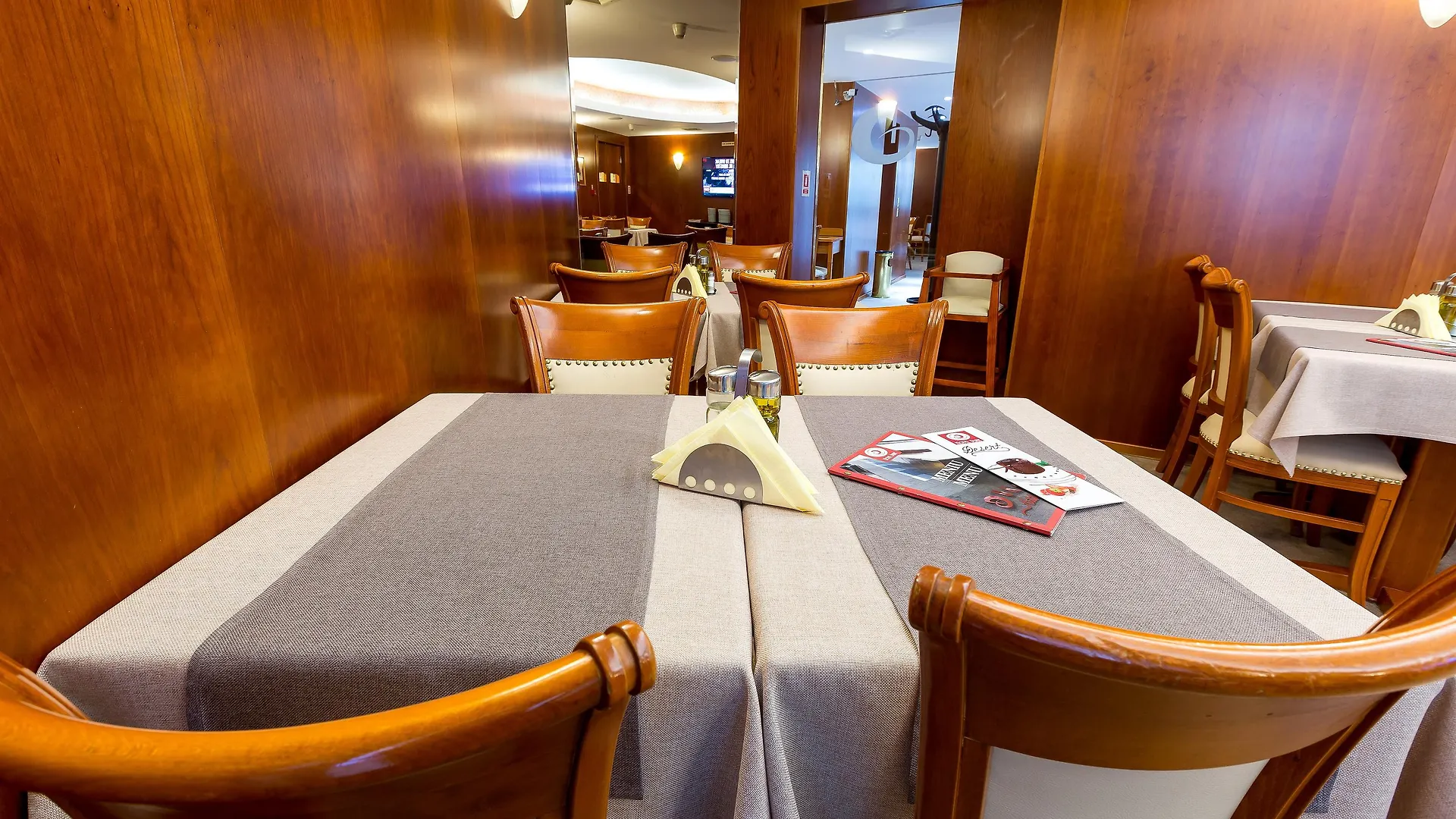 Hotel Duke Romana Boekarest