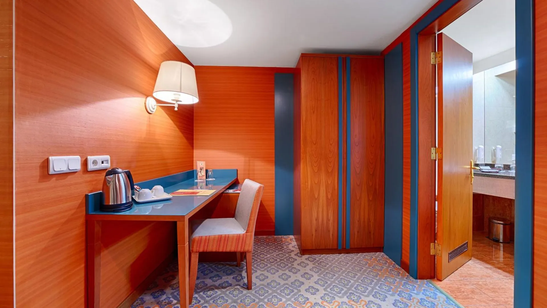 Hotel Duke Romana Boekarest