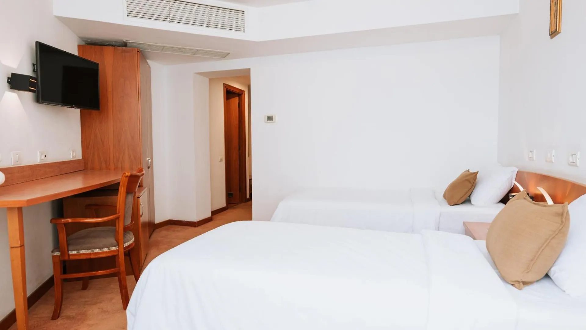 Hotel Duke Romana City Center Bucharest 3*,