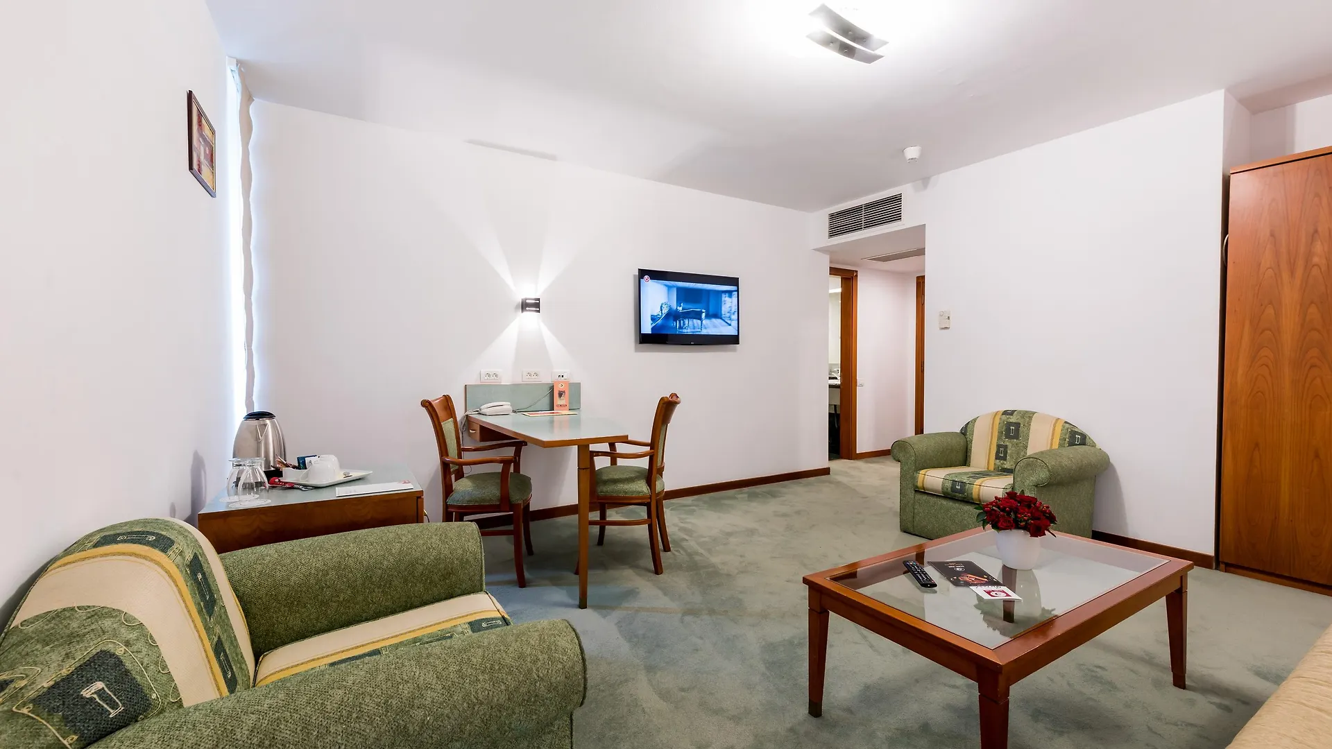 Hotel Duke Romana City Center Бухарест