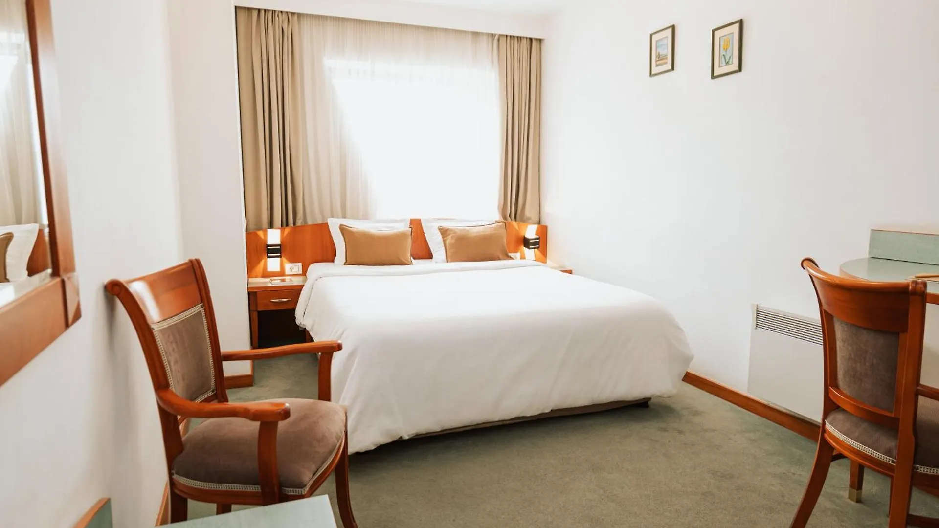 Hotel Duke Romana City Center Бухарест