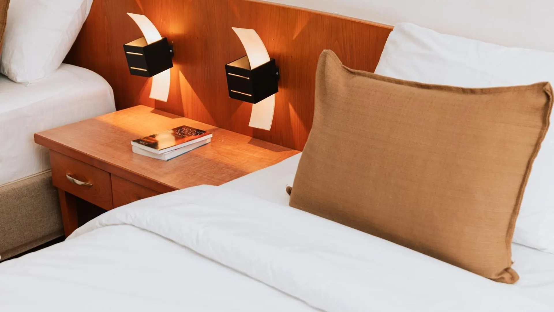 Hotel Duke Romana City Center Бухарест