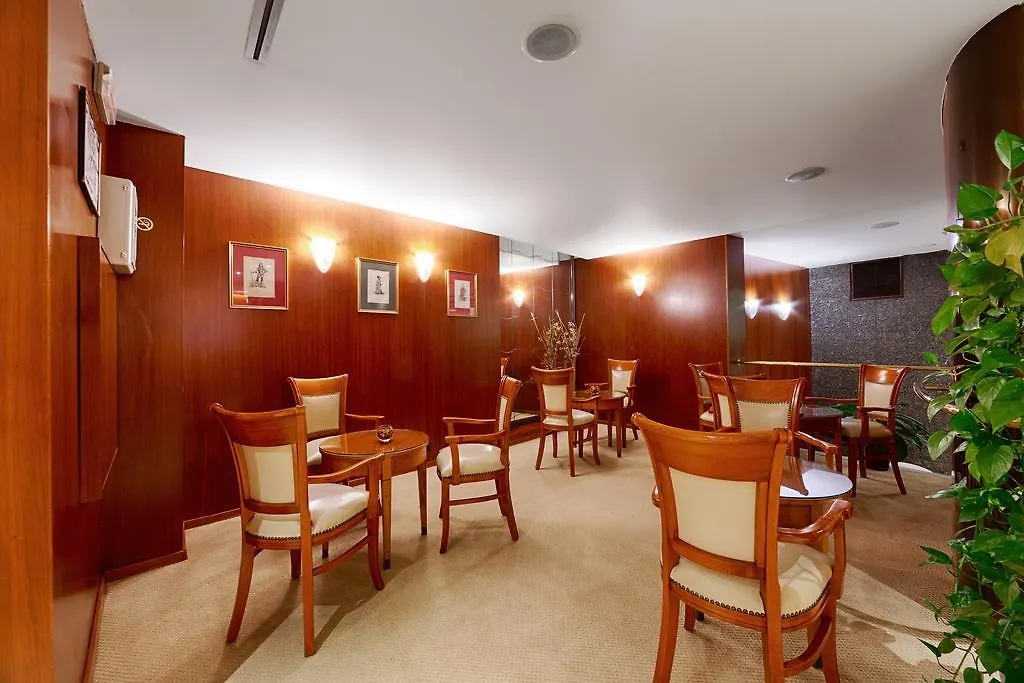 Hotel Duke Romana City Center Бухарест