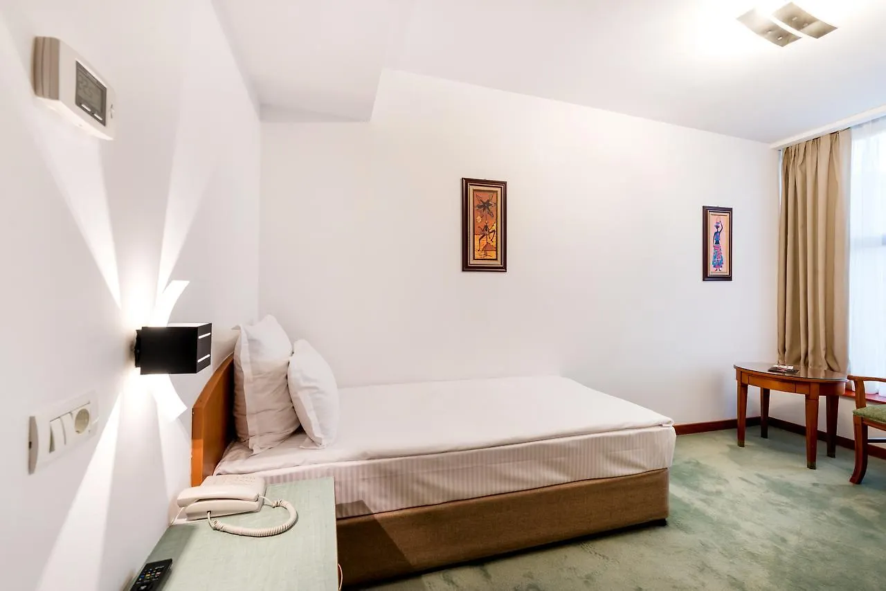 Hotel Duke Romana City Center Бухарест